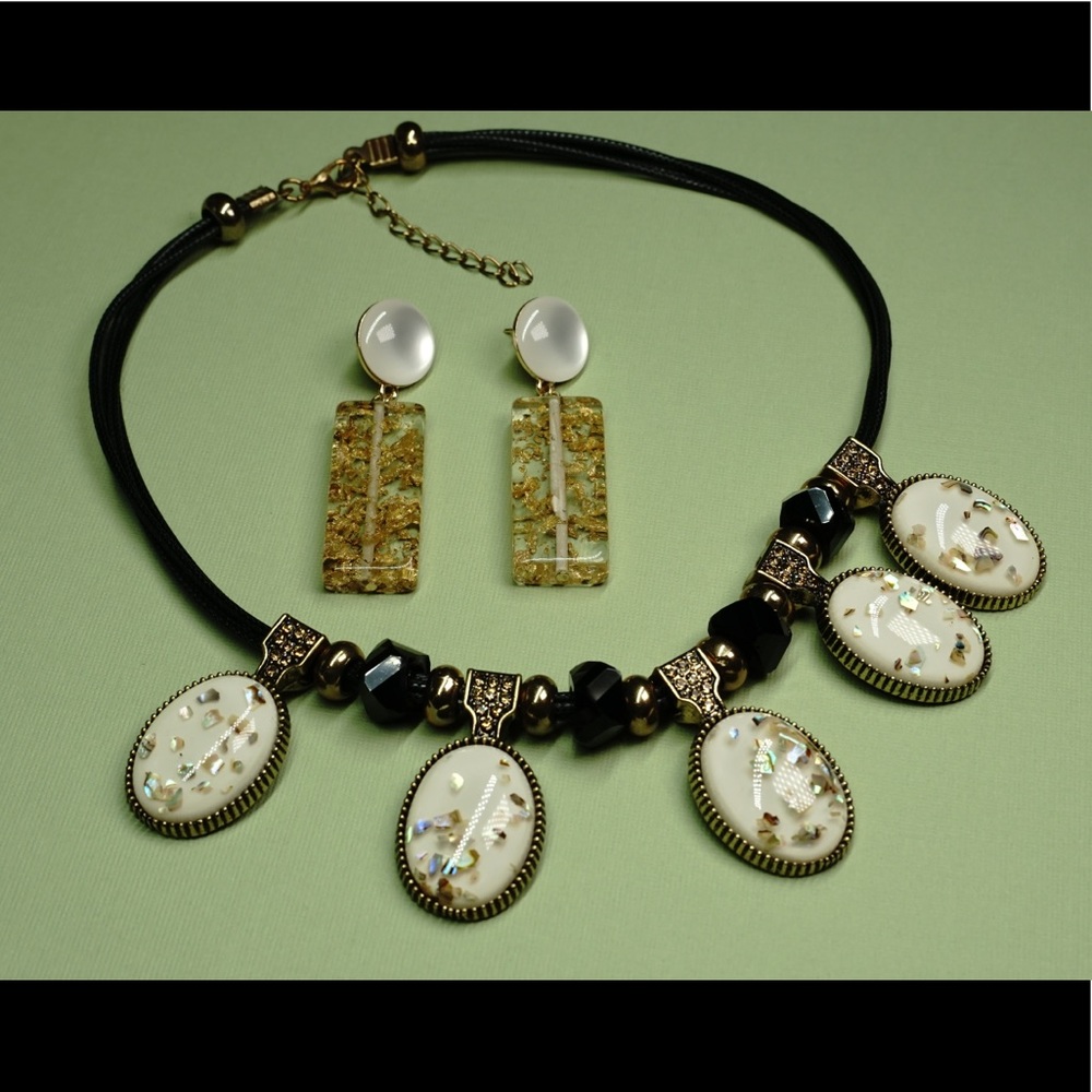 Earring and Neckless set